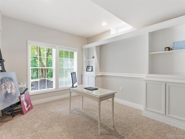 5454 Creekmonte Drive, Oakland Charter Township, MI 48306