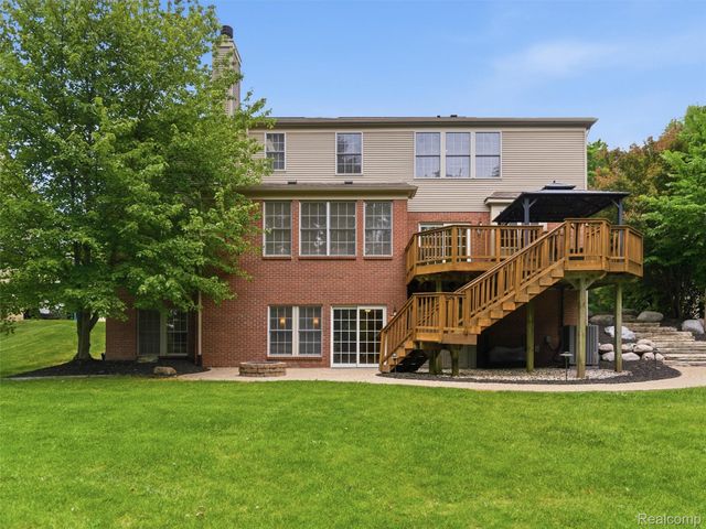 5454 Creekmonte Drive, Oakland Charter Township, MI 48306