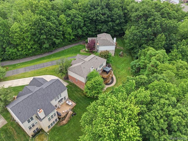 5454 Creekmonte Drive, Oakland Charter Township, MI 48306