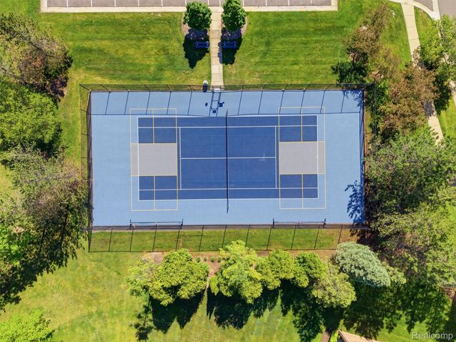 5454 Creekmonte Drive, Oakland Charter Township, MI 48306