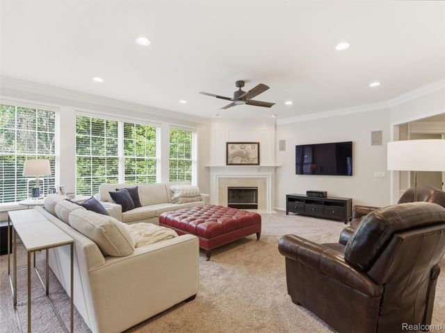 5454 Creekmonte Drive, Oakland Charter Township, MI 48306