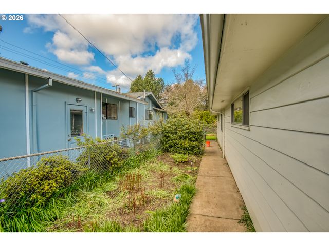 1611 CAMINO Dr, Forest Grove, OR 97116