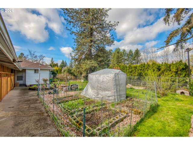 1611 CAMINO Dr, Forest Grove, OR 97116