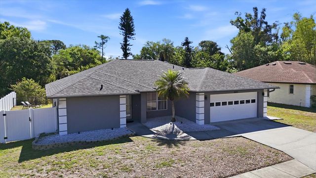 8421 COUNTRY PARK WAY, Sarasota, FL 34243