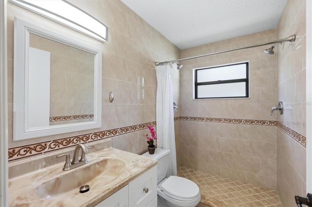 8421 COUNTRY PARK WAY, Sarasota, FL 34243