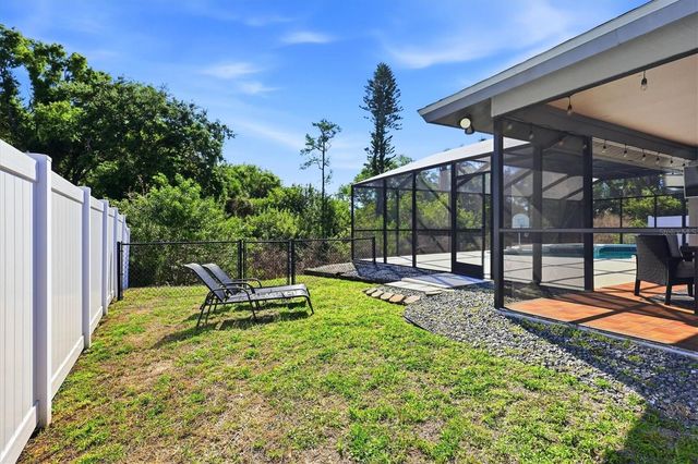 8421 COUNTRY PARK WAY, Sarasota, FL 34243