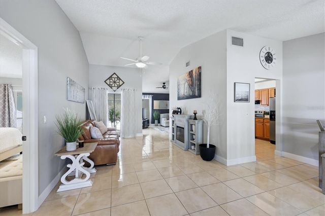 8421 COUNTRY PARK WAY, Sarasota, FL 34243