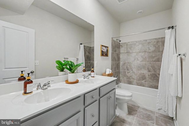 218 HAYBINE DR, Shenandoah Junction, WV 25442