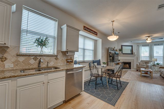 5218 Griffins Pointe Drive, Rowlett, TX 75089