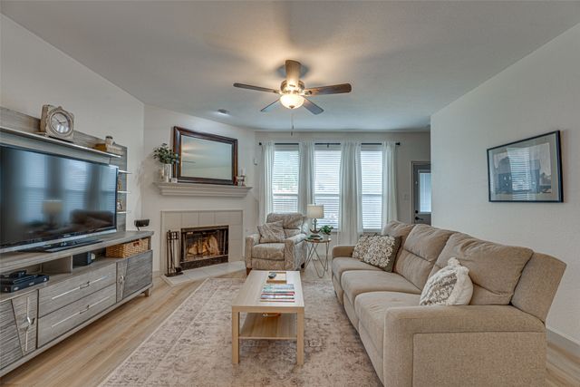 5218 Griffins Pointe Drive, Rowlett, TX 75089