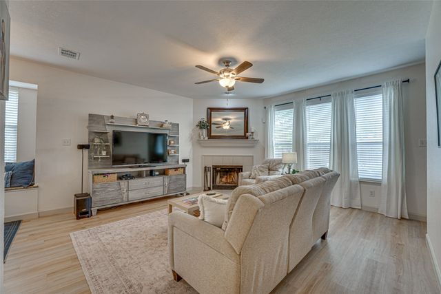 5218 Griffins Pointe Drive, Rowlett, TX 75089