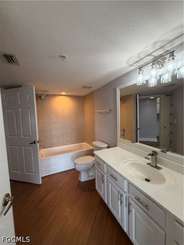 4127 Residence DR 421, Fort Myers, FL 33901