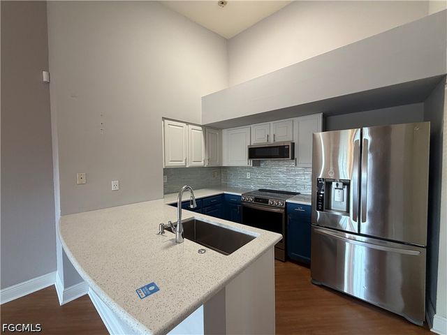 4127 Residence DR 421, Fort Myers, FL 33901