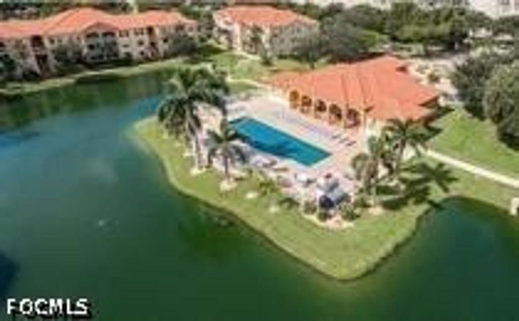 4127 Residence DR 421, Fort Myers, FL 33901