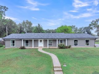 105 E Tulip St, White Oak, TX 75693