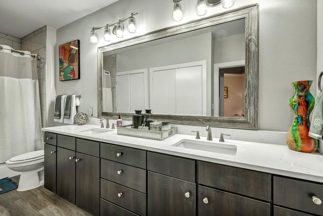 1900 Barton Springs RD 3024, Austin, TX 78704