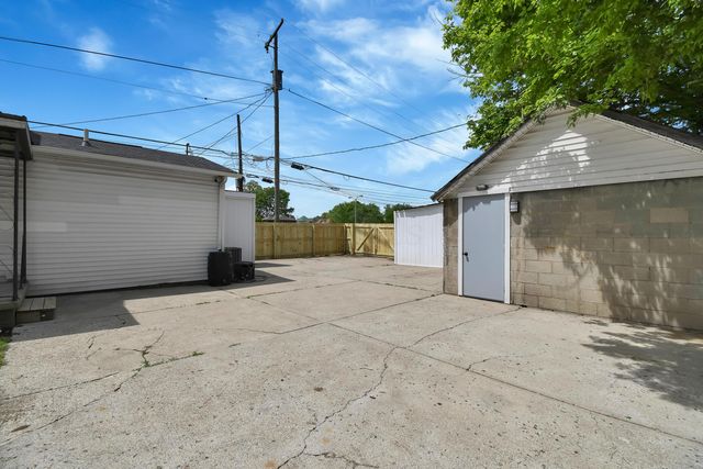 18 E Oak Street, Newark, OH 43055