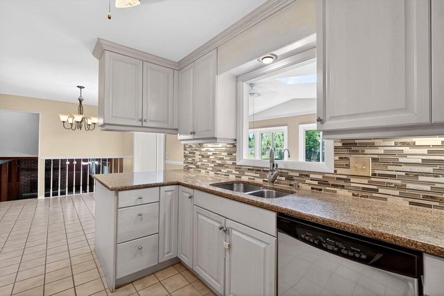 2214 STEWARD COURT, Sun Prairie, WI 53590