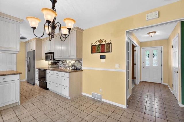 2214 STEWARD COURT, Sun Prairie, WI 53590