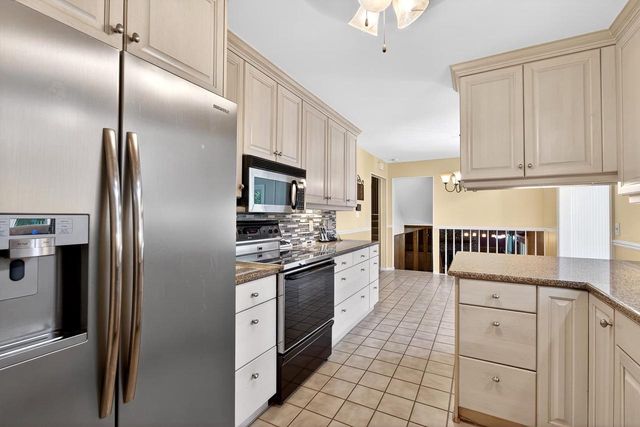 2214 STEWARD COURT, Sun Prairie, WI 53590