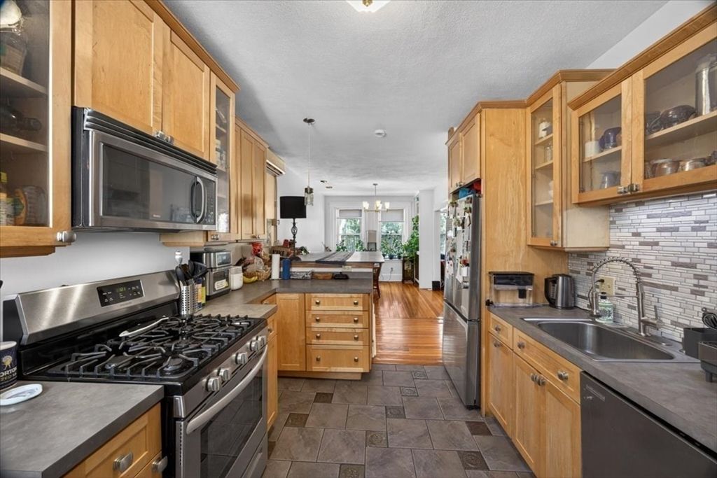 23 Netherlands Rd 1, Brookline, MA 02445