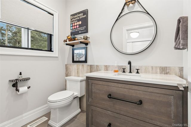 55 S Phillips Avenue, Speonk, NY 11972