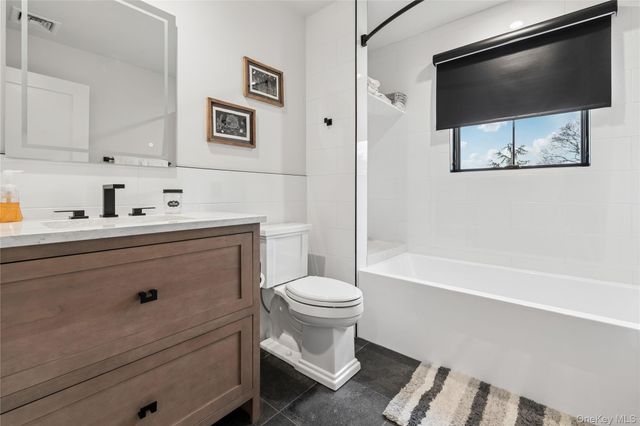 55 S Phillips Avenue, Speonk, NY 11972