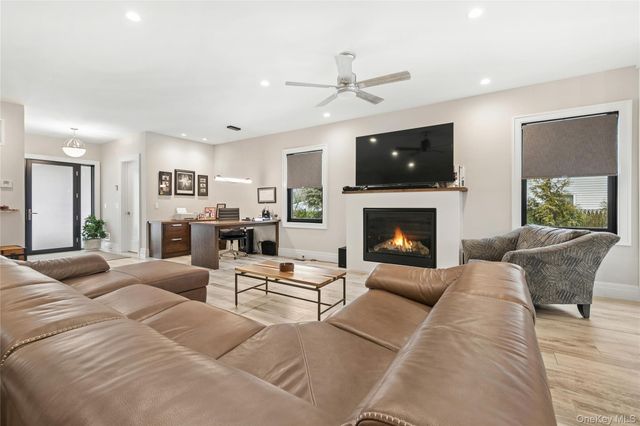 55 S Phillips Avenue, Speonk, NY 11972