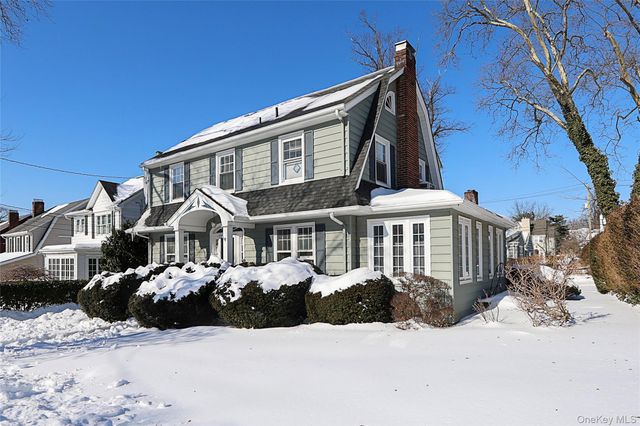 71 Beechwood Avenue, Manhasset, NY 11030