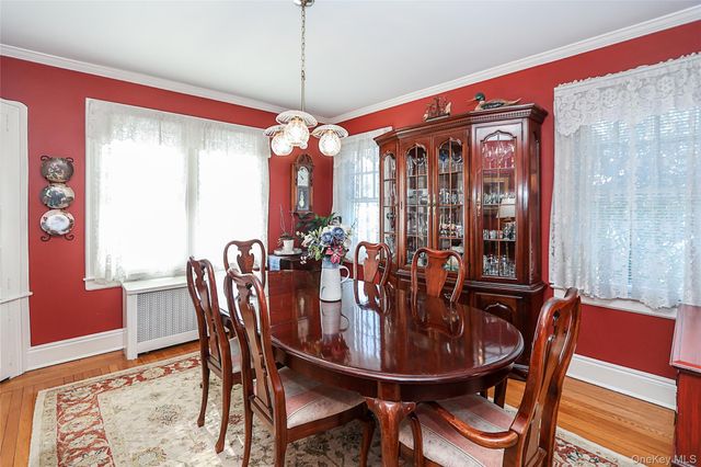 71 Beechwood Avenue, Manhasset, NY 11030