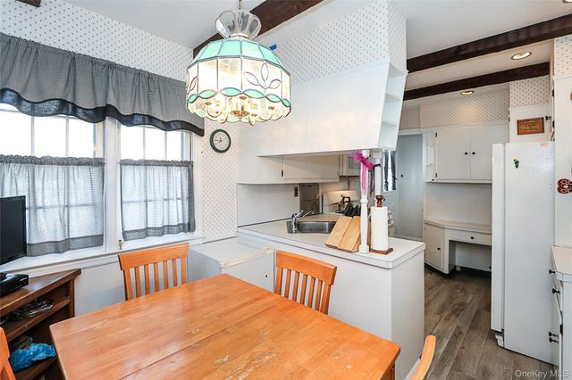 71 Beechwood Avenue, Manhasset, NY 11030