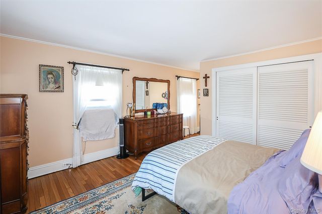 71 Beechwood Avenue, Manhasset, NY 11030