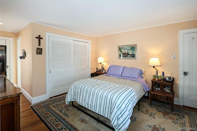 71 Beechwood Avenue, Manhasset, NY 11030