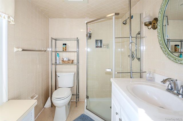 71 Beechwood Avenue, Manhasset, NY 11030