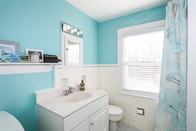 71 Beechwood Avenue, Manhasset, NY 11030