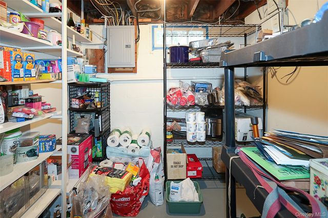 71 Beechwood Avenue, Manhasset, NY 11030