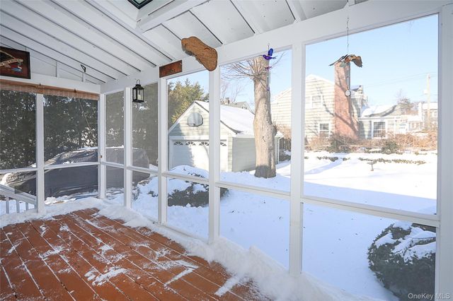 71 Beechwood Avenue, Manhasset, NY 11030