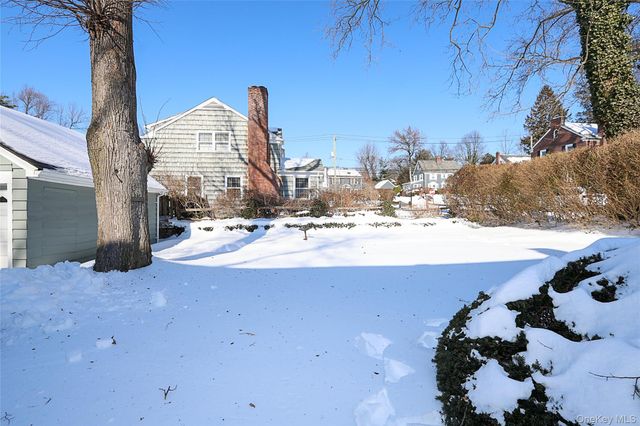 71 Beechwood Avenue, Manhasset, NY 11030