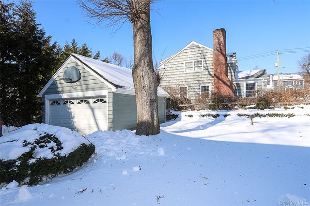 71 Beechwood Avenue, Manhasset, NY 11030