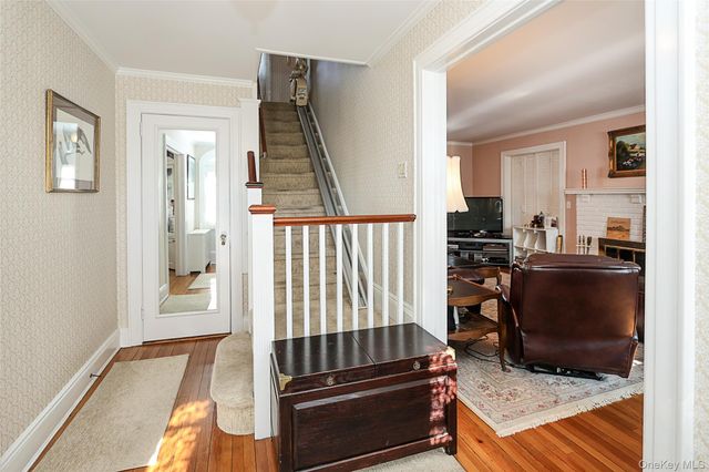 71 Beechwood Avenue, Manhasset, NY 11030