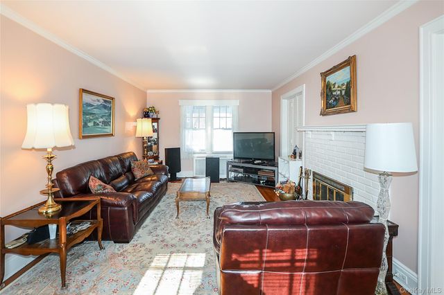 71 Beechwood Avenue, Manhasset, NY 11030