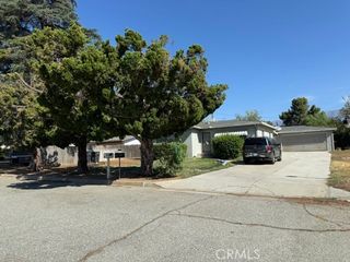 1425 W Hays, Banning, CA 92220