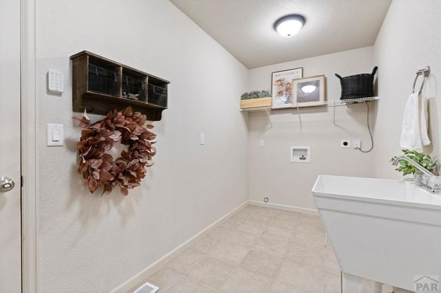 5114 Lynn Meadows Dr, Pueblo, CO 81005