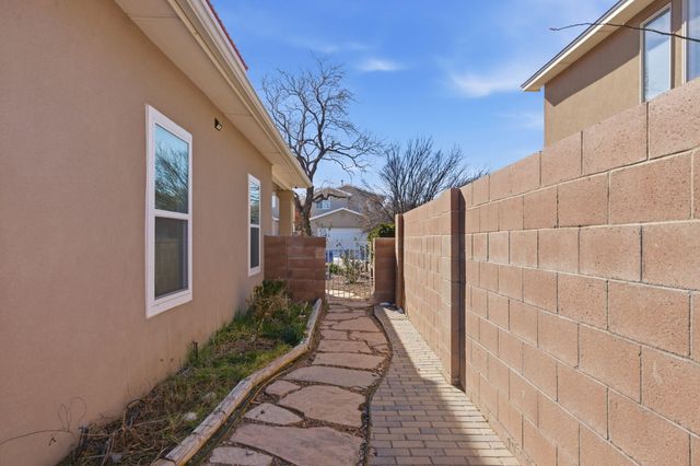 7419 Eagle Crest Avenue NE, Albuquerque, NM 87113