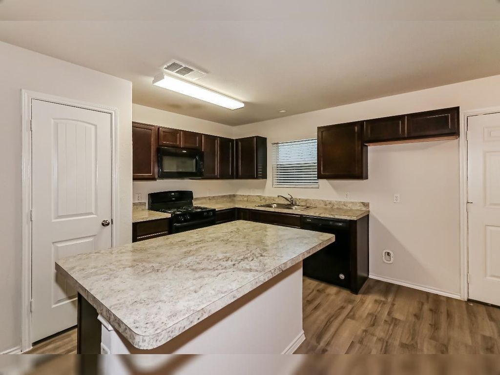 16906 Andrew Nook Lane, Richmond, TX 77407