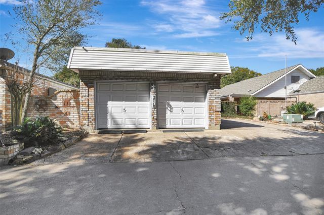 2718 Kissing Camel Court, Missouri City, TX 77459