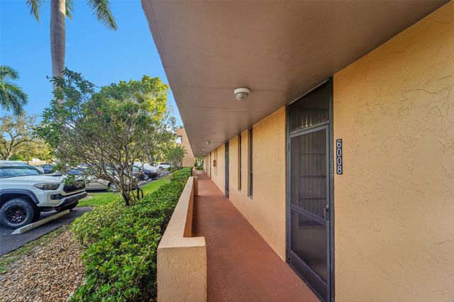 6008 Coral Lake Dr 108, Margate, FL 33063