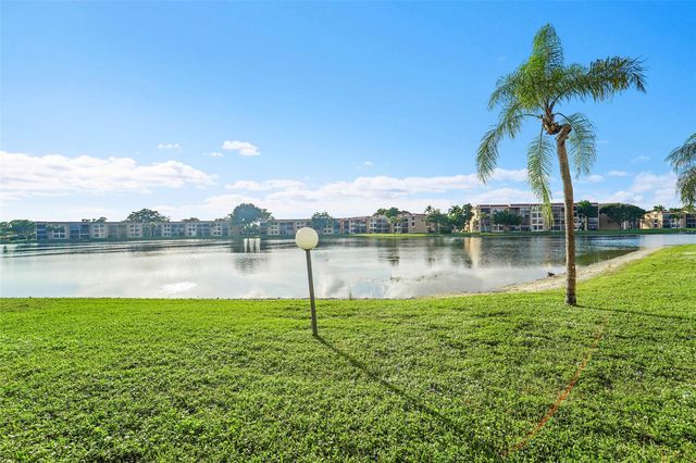 6008 Coral Lake Dr 108, Margate, FL 33063