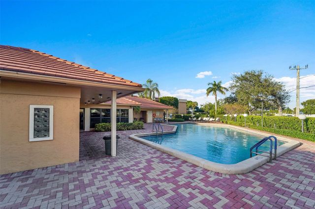 6008 Coral Lake Dr 108, Margate, FL 33063