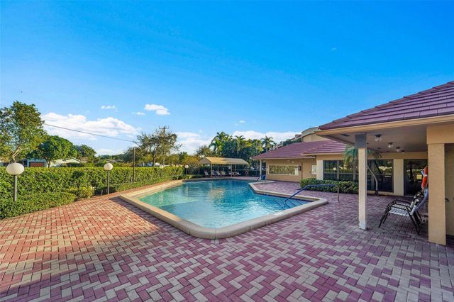 6008 Coral Lake Dr 108, Margate, FL 33063